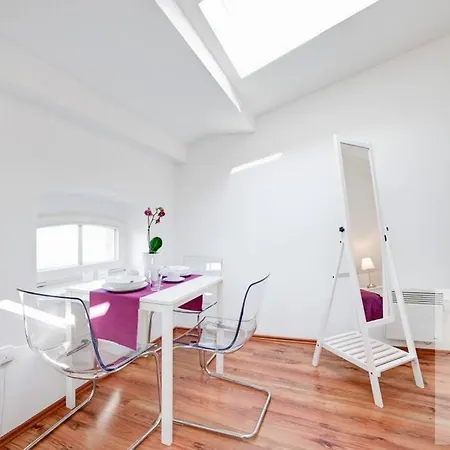 Attico Romantico Apartment شقة برنو